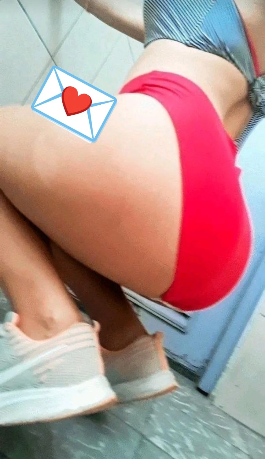 Blanquita filtrada chupando sus tetas image 8
