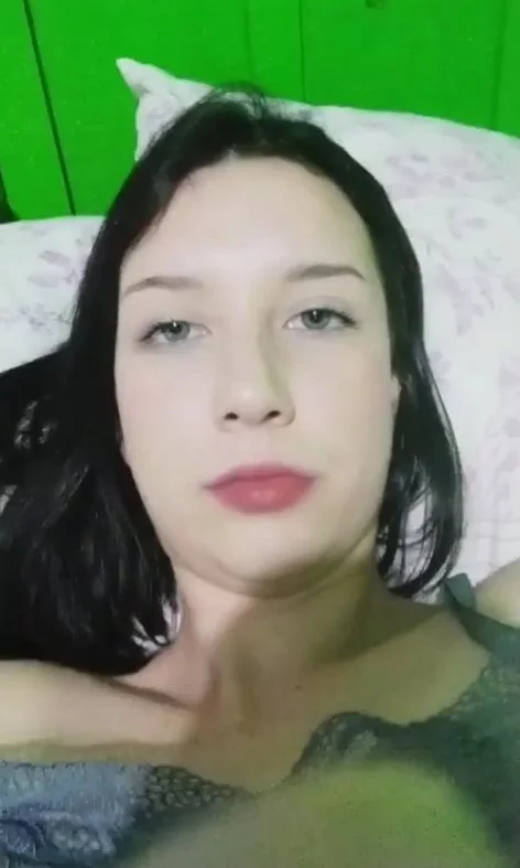 Novinha brasileira fazendo live se exibindo. image 6
