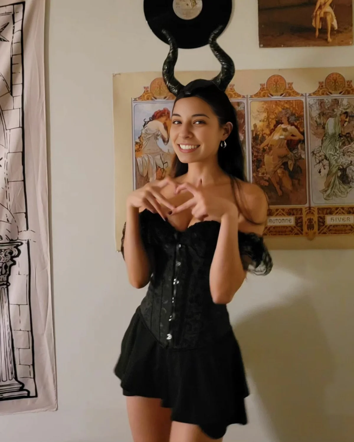 Her fuckoles need cum! image 6