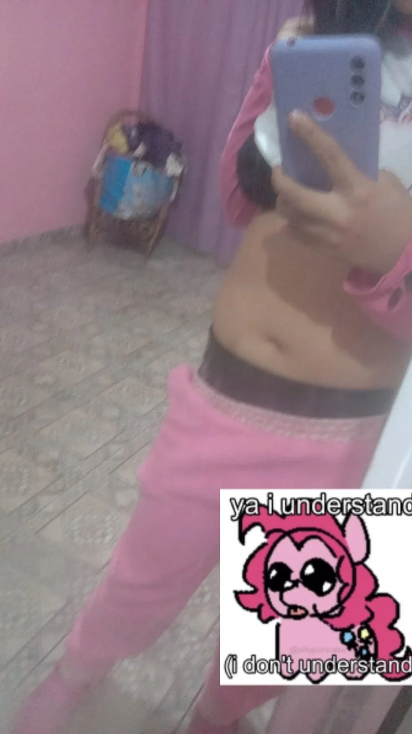 Novinha amadora de 19 aninhos virgem exibindo buceta e peitos grandes parte 3 image 2