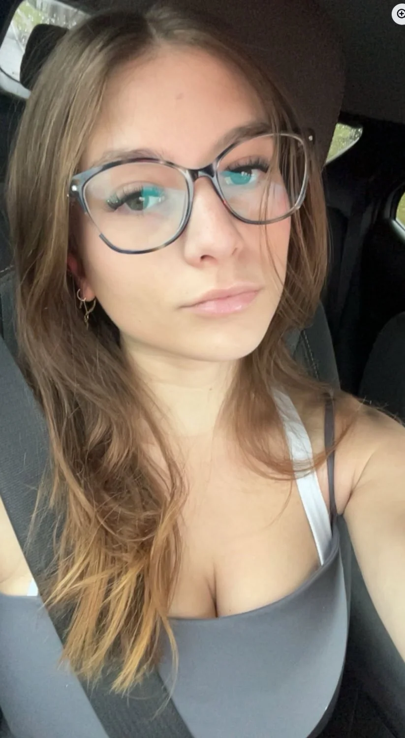 Busty Teen Bop Lainie image 9
