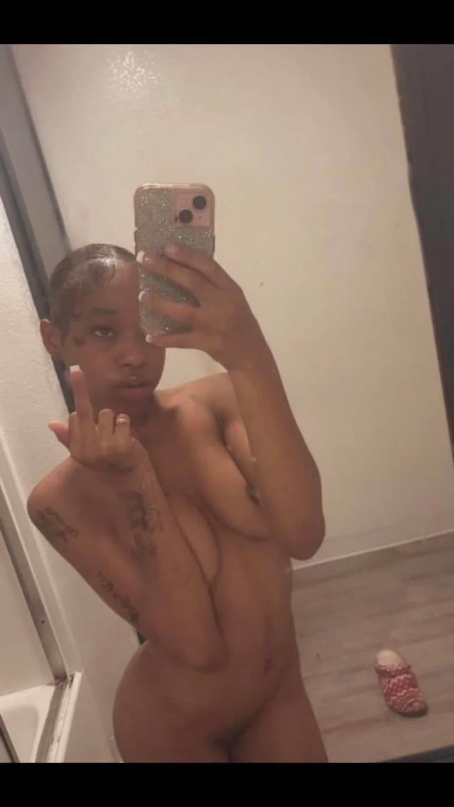 Runaway thot Nøvä 👀💦her mom kick her out now she on her pimp hand ❤️🔥 image 8