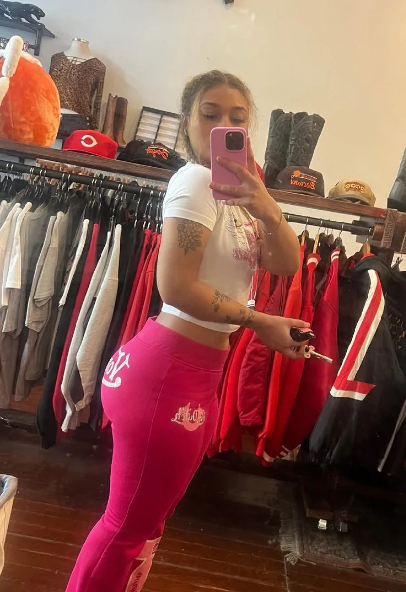 Lightskin baddie image 3