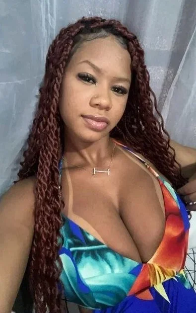 Novinha peituda gravou video pro namorado e ele vazou o video image 2