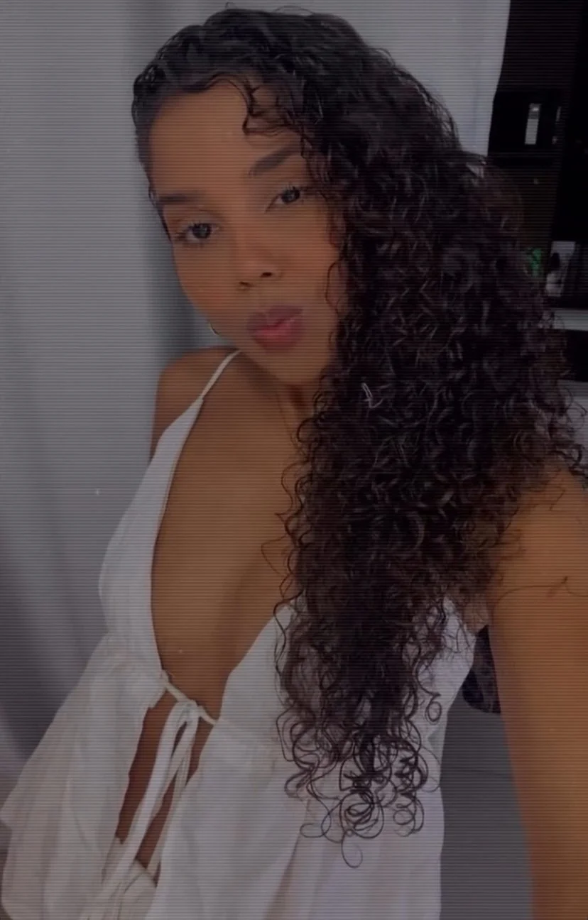 Morena safada image 6