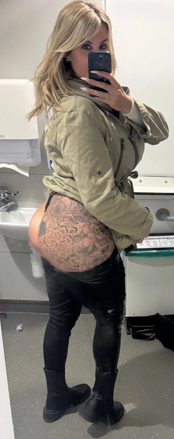 UK milf Kelly Lou image 18