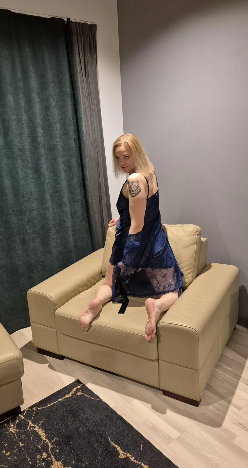 Laurie image 10
