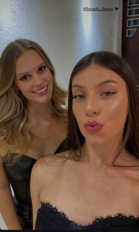 Novinha linda e safada vazou mandando video e foto pro amigo comedor image 4