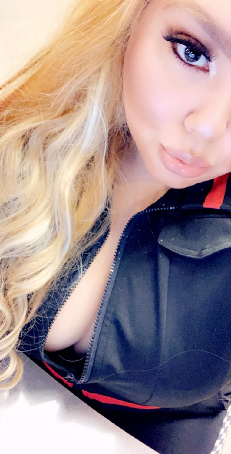 Latina Cali Hoe from Downey image 2