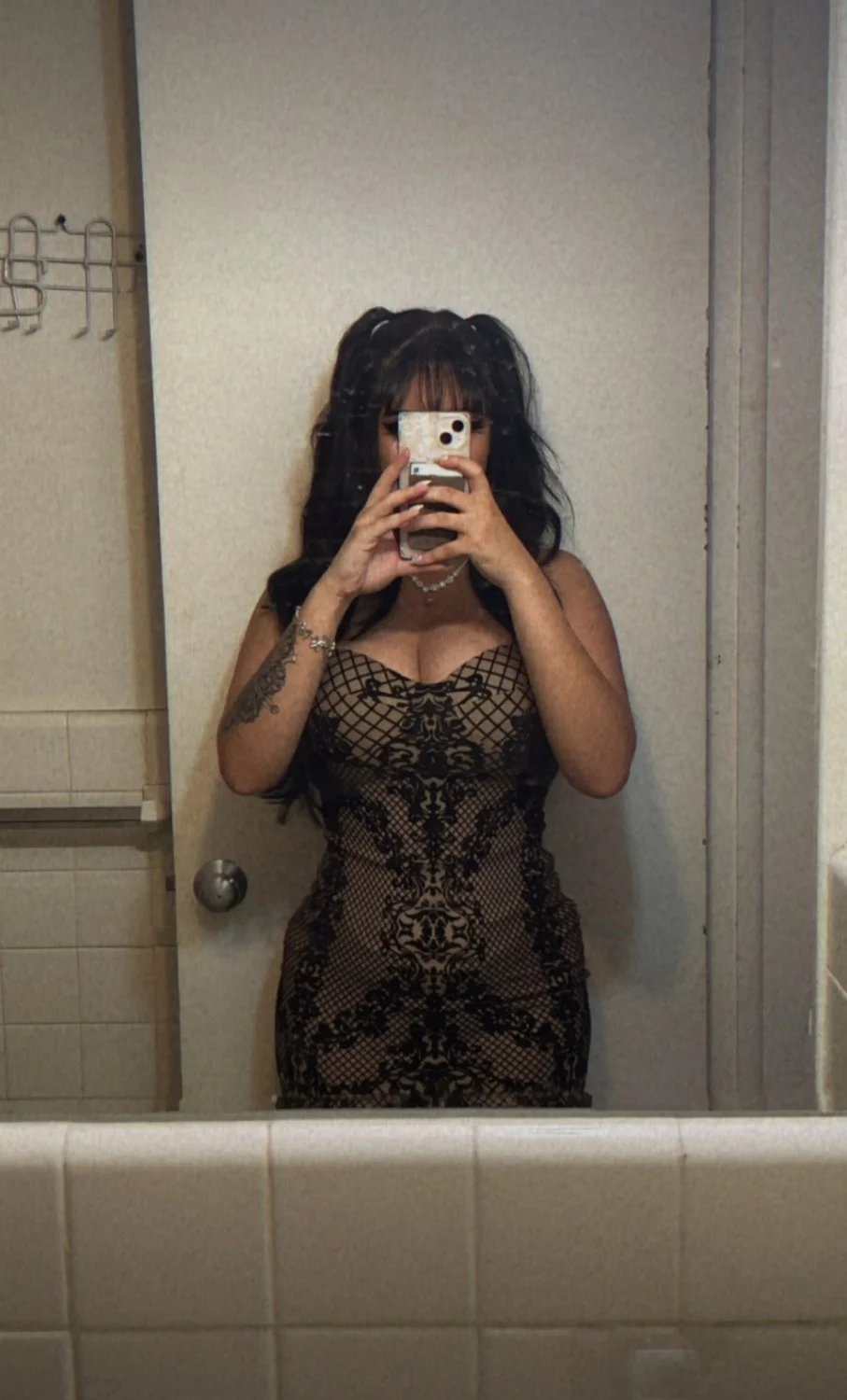 Thick Busty E Girl Showing off Huge Ass & Titts image 29