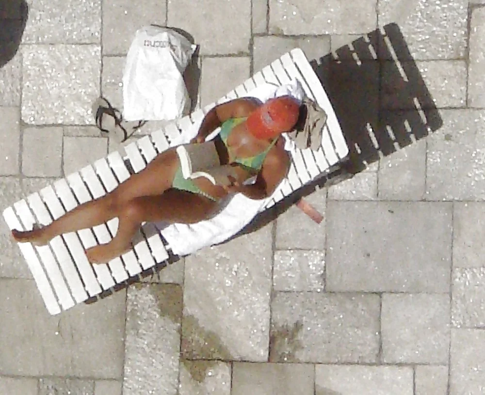 NEIGHBORHOOD VOYEUR image 7