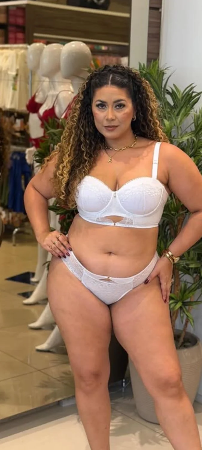 Adrielly Almeida main image