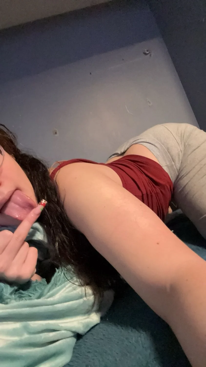 a cuck gave me his girls snap, think she prefers bwc image 11