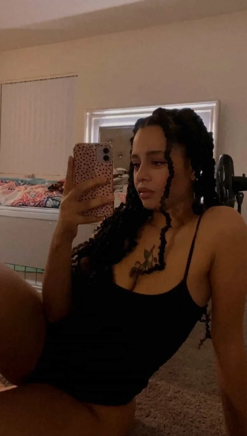 Slutty light skin amateur main image