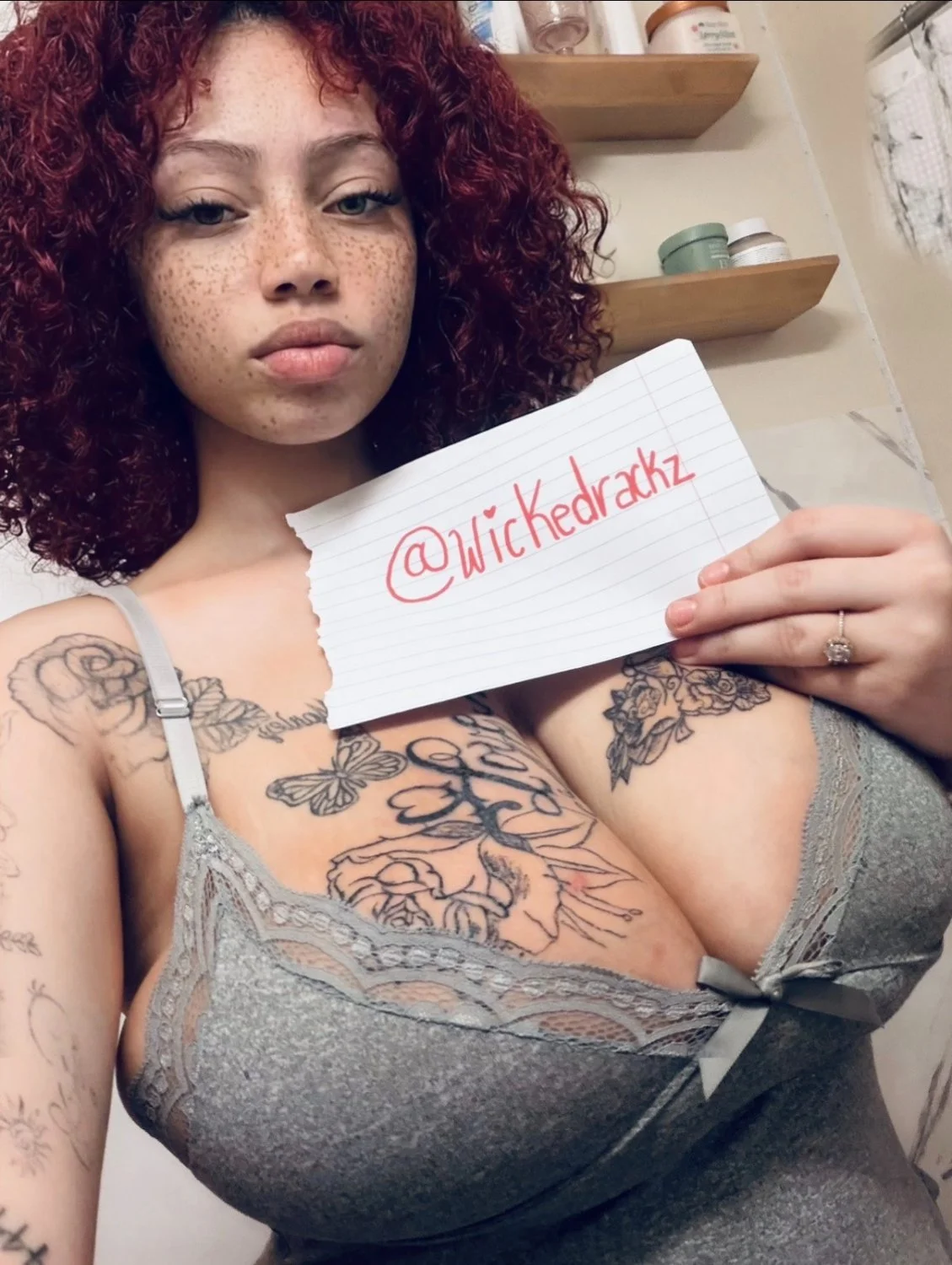Drop: 1987 Goth - Huge Titties Up close😍 image 16