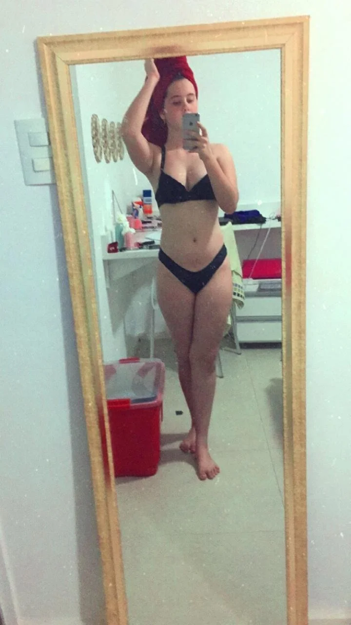 Putinha safada manda nudes e dança pra câmera image 5