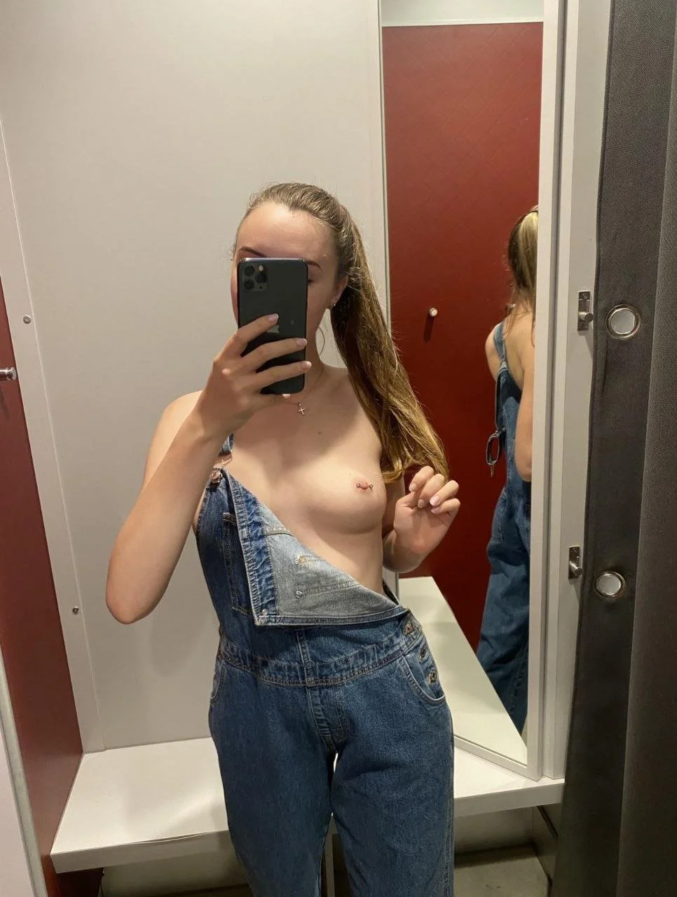 Fitting room image 4