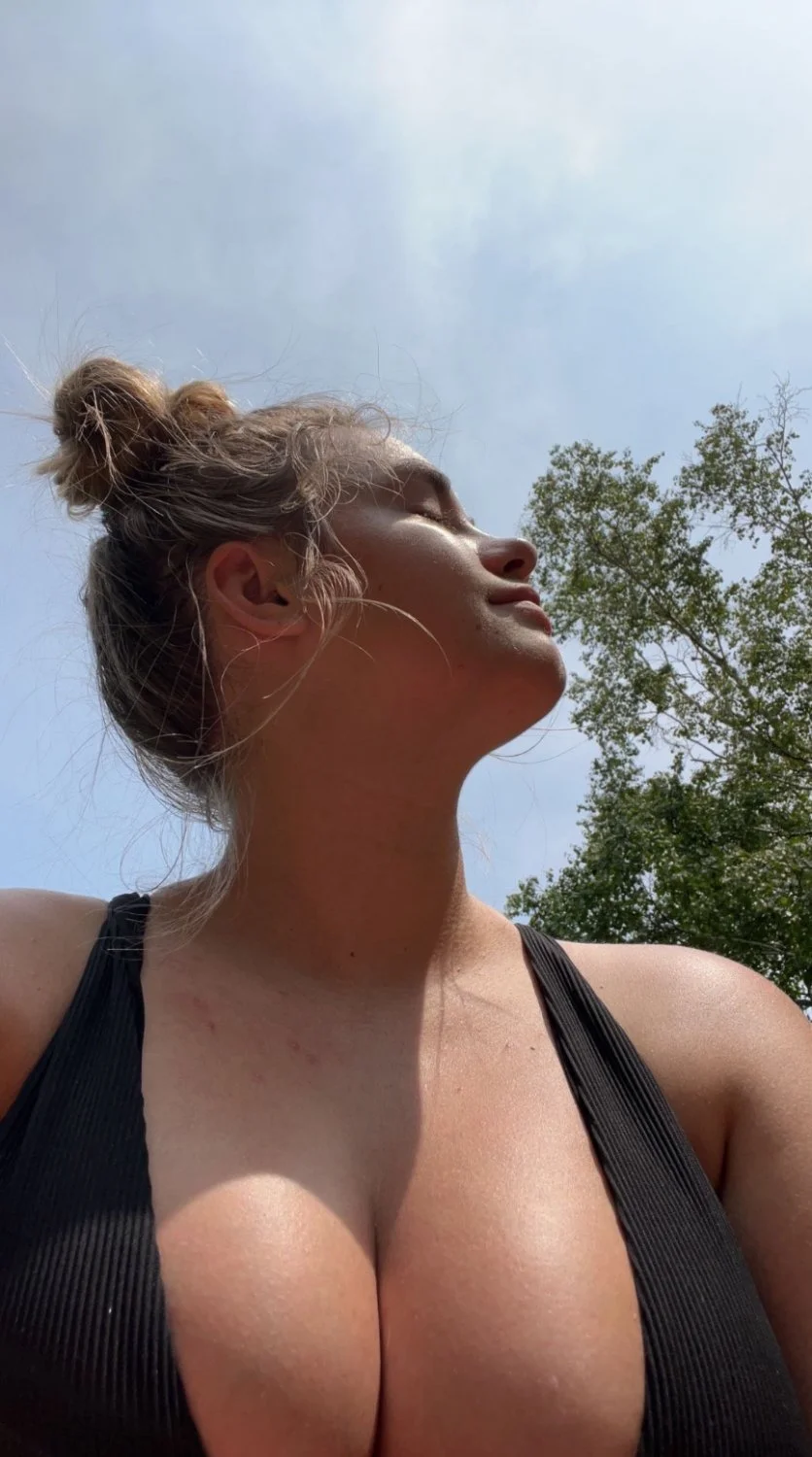 Busty Teen Bop Bella image 2