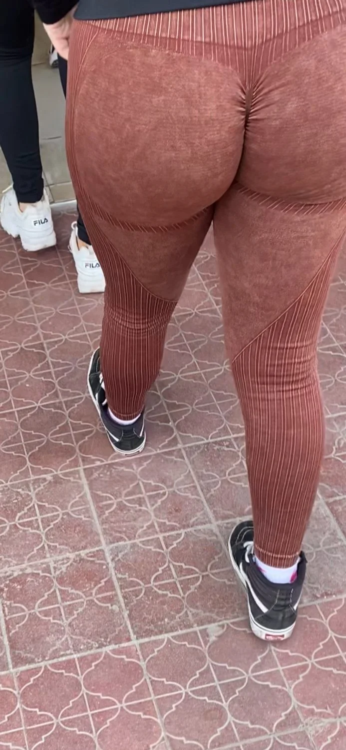 Tremendo culo esta pendeja image 31