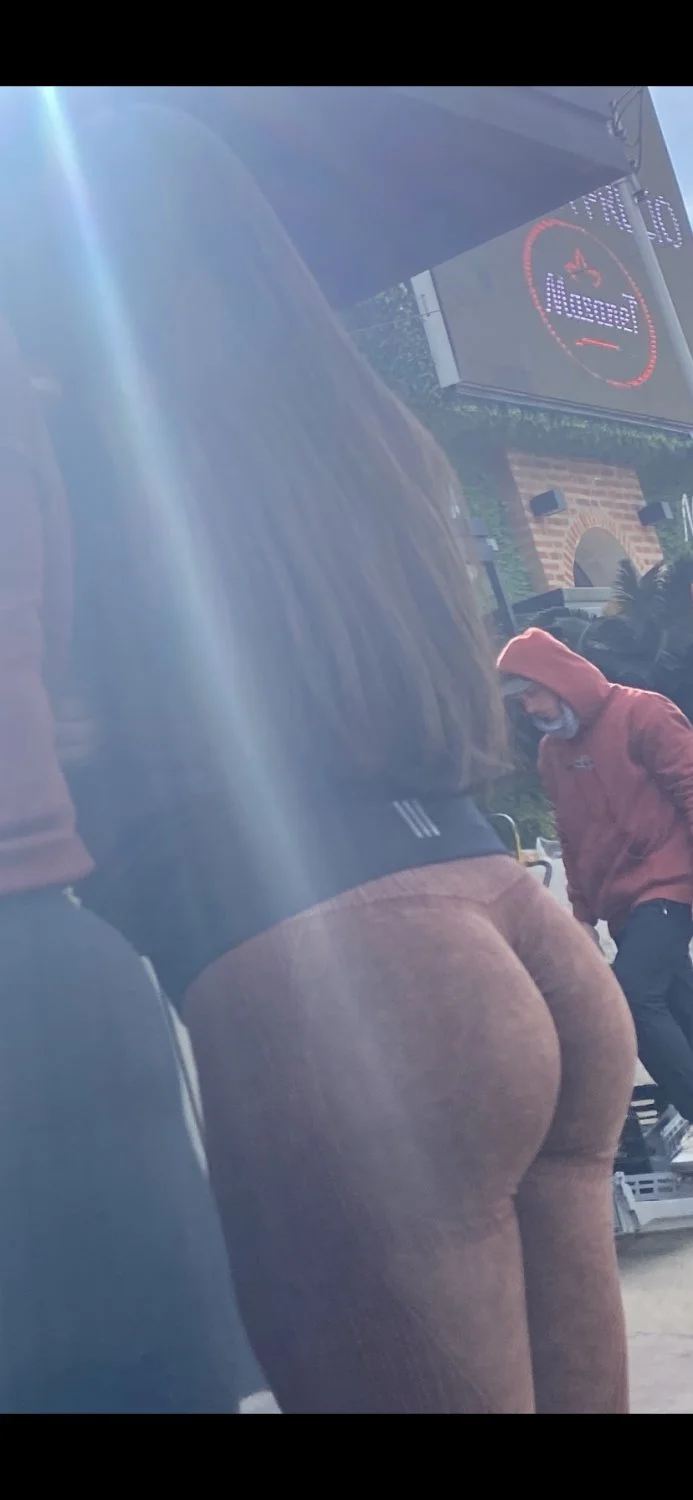 Tremendo culo esta pendeja image 33