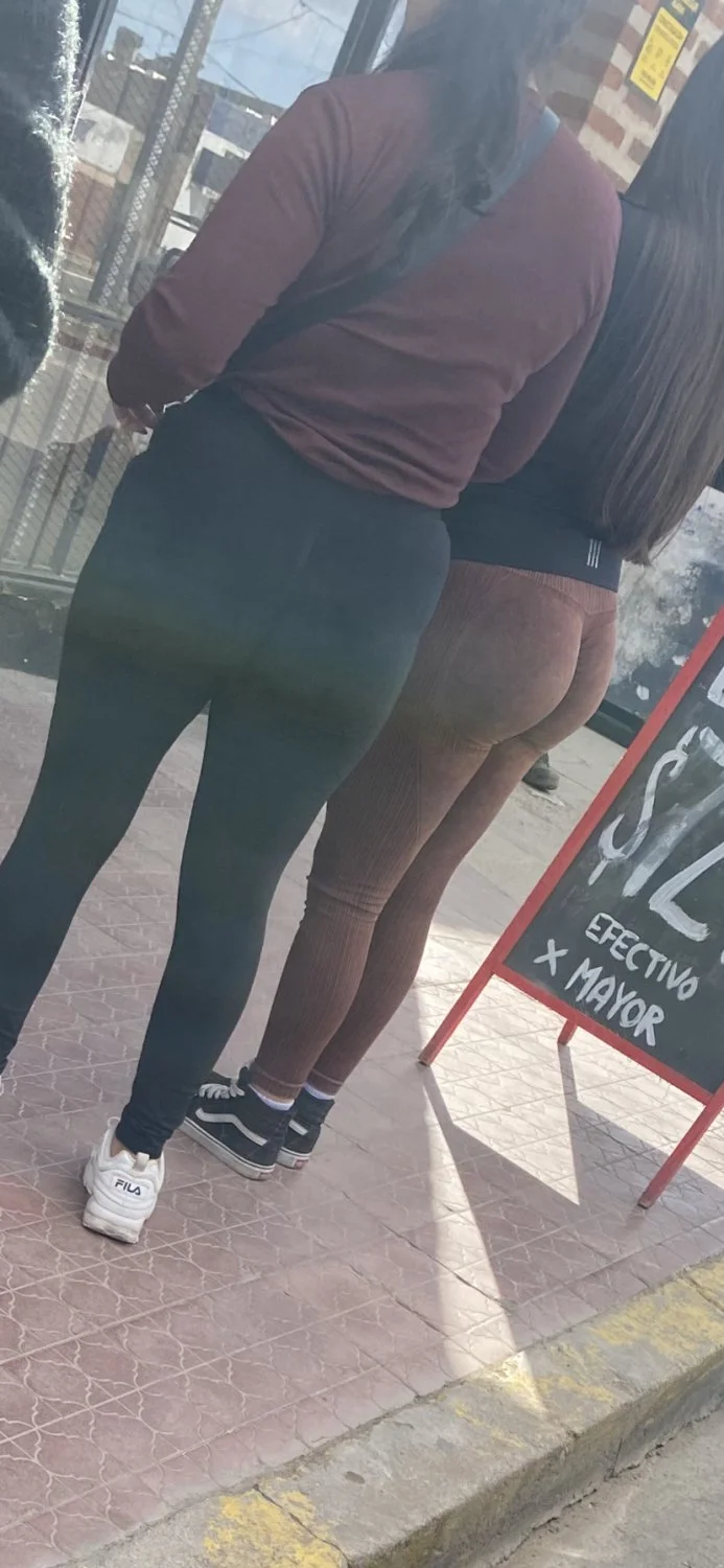 Tremendo culo esta pendeja image 4