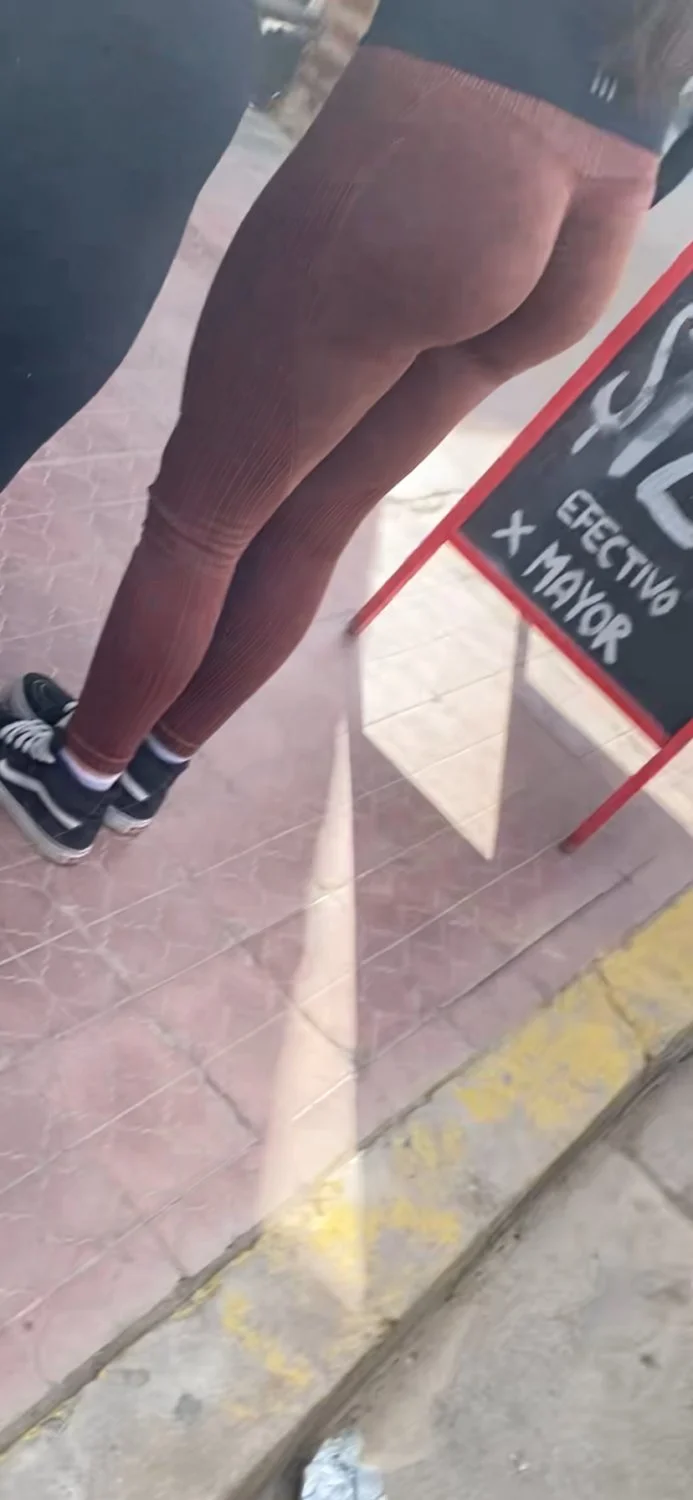 Tremendo culo esta pendeja image 5