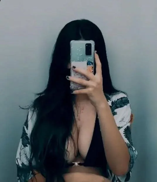 Branquinha gordinha muito peituda vazada image 3