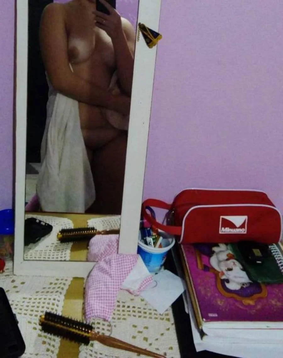 Amiguinha gostosa mandou nudes e foi vazada image 16