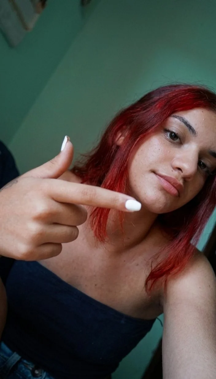 Vazou fotos de novinha gostosa mostrando a bucetinha e a bundinha image 12