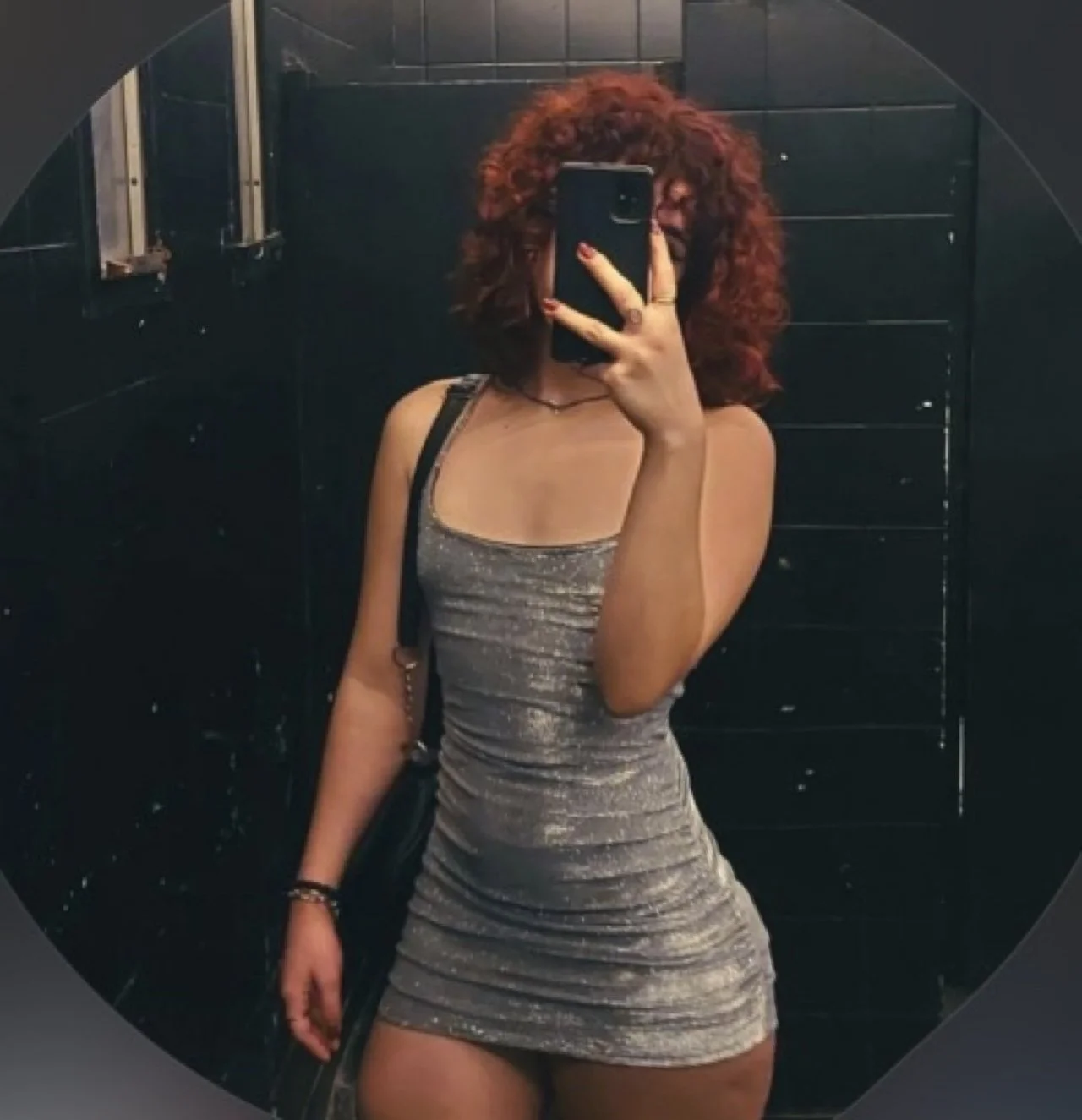 Un seguidor me entrego a la puta de su amiguita para exhibirla image 13