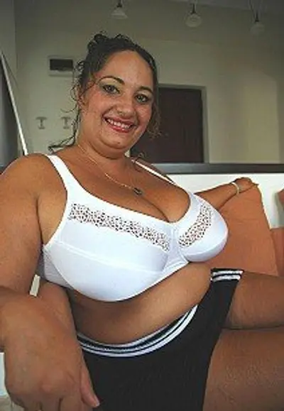 Irene 29 Años. Gordita con sabrosas 😋 y Enormes TETAS 🤤 cover image