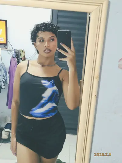 apresento pra vcs, minha mulher trans🤤 deixem elogio pra ela cover image