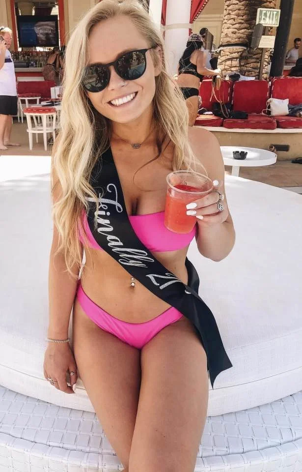 Cucks been gooning to amy for the last 5 years barely spoke to her if ever.kik him courtneymode8 image 4