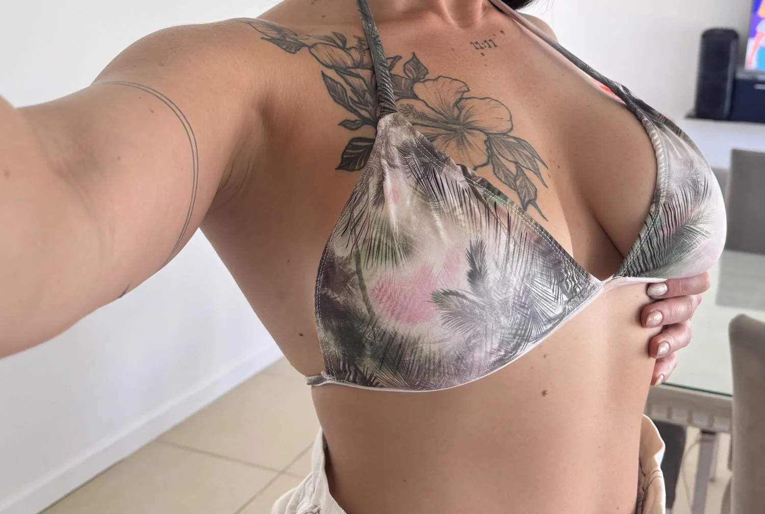 I get excited doing my workout and I can't help but touch myself image 2