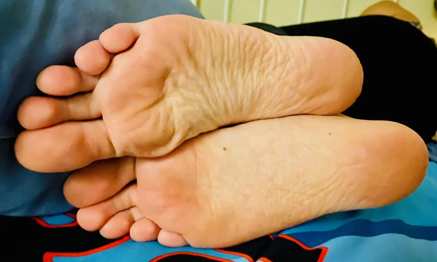 33 yo wife's feet with long toes image 4