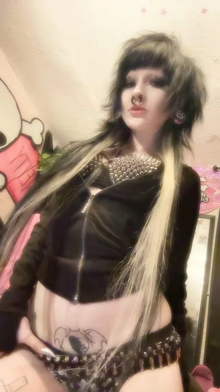 Goth emo girl slut leaked image 2