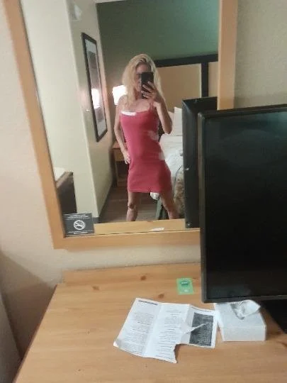 Skinny southern wife main image