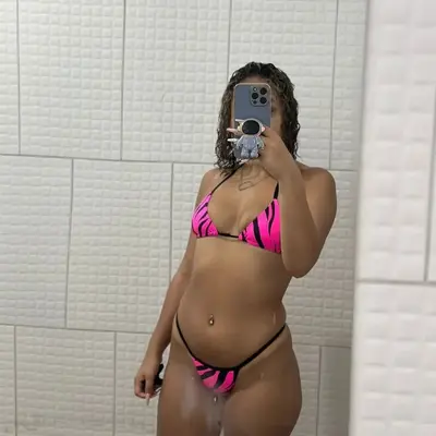 Novinha de Bangu RJ dizem que tem conteúdos dela por aí.. cover image