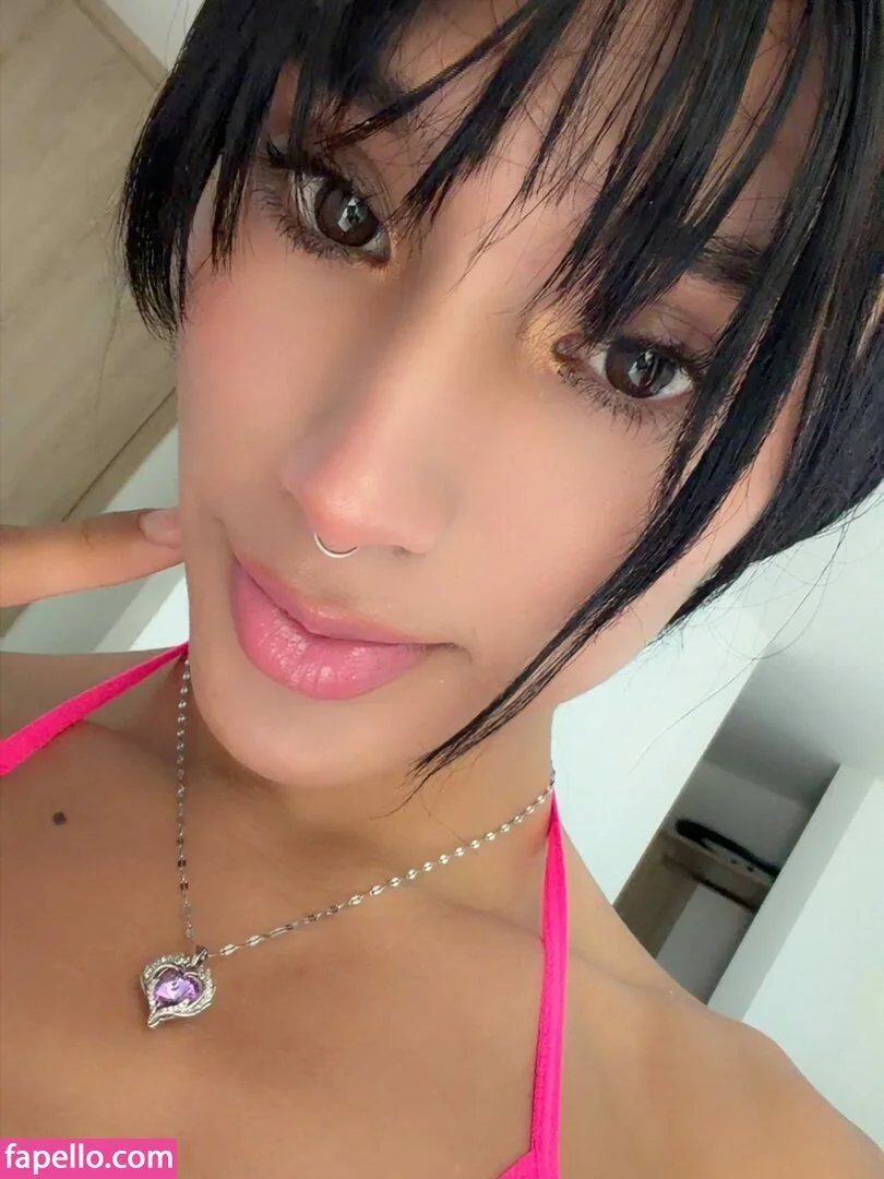KIM REINA TRANS SEXY image 18