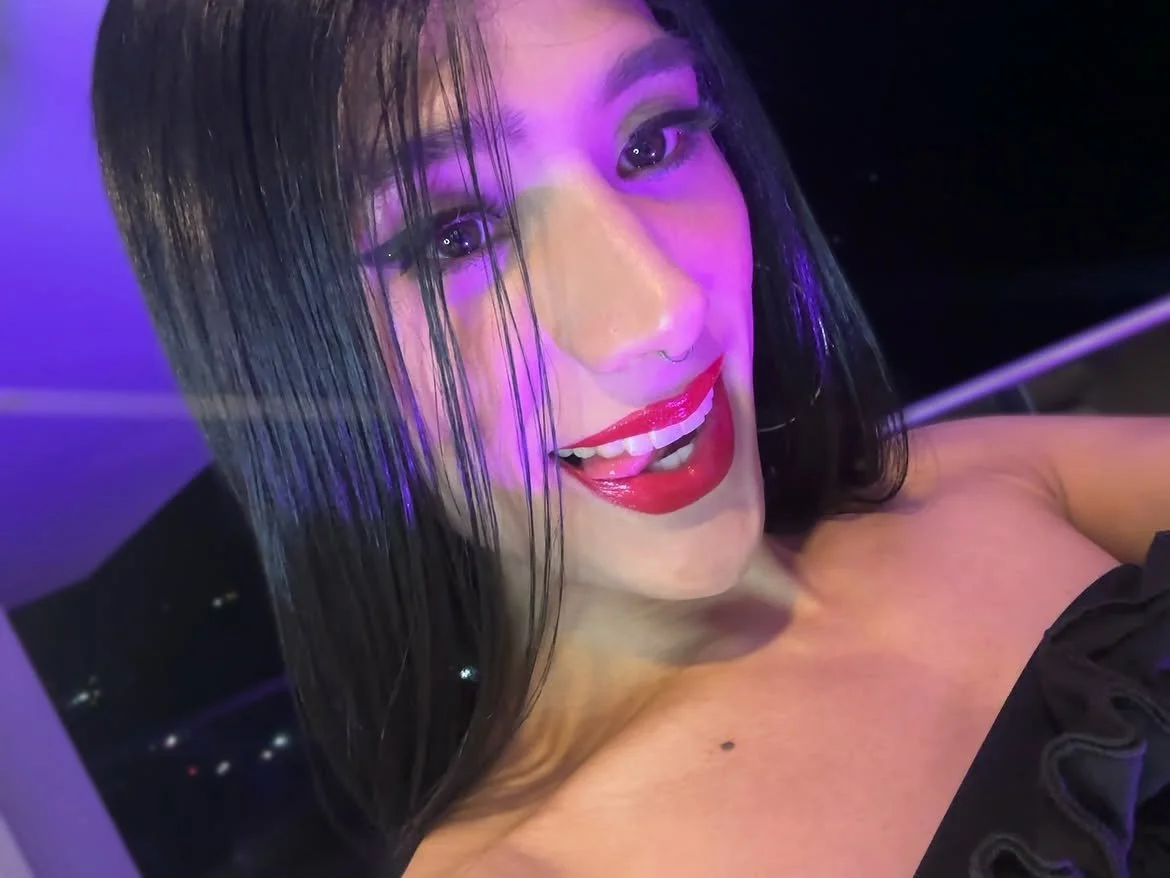 KIM REINA TRANS SEXY image 4