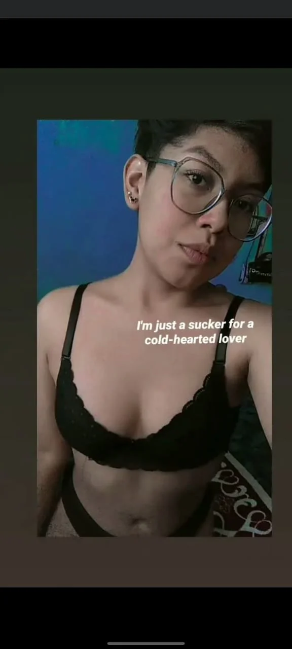 Morena rica sube sus fotos en tanga para que la vean image 10