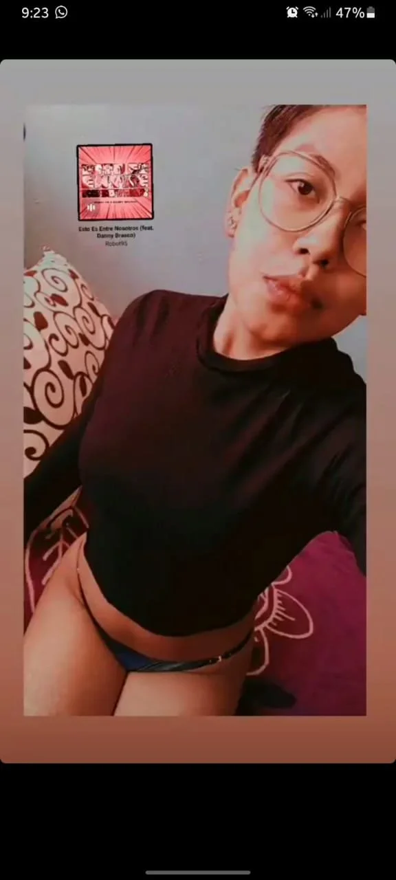 Morena rica sube sus fotos en tanga para que la vean image 2