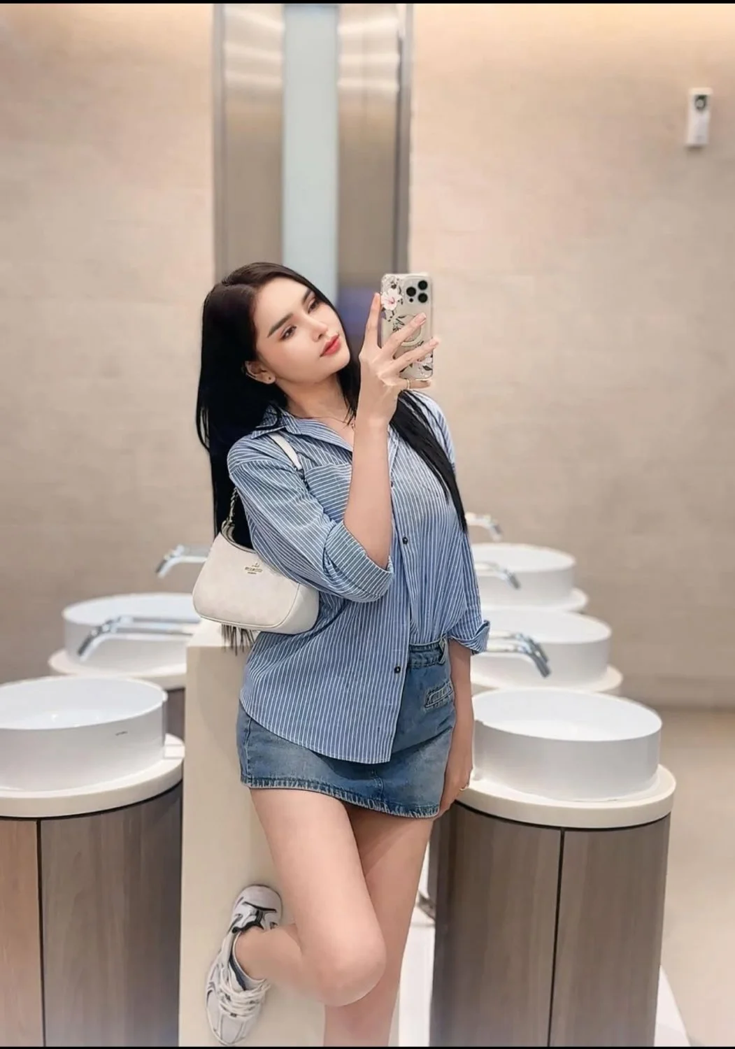 Hot Asian Babe main image