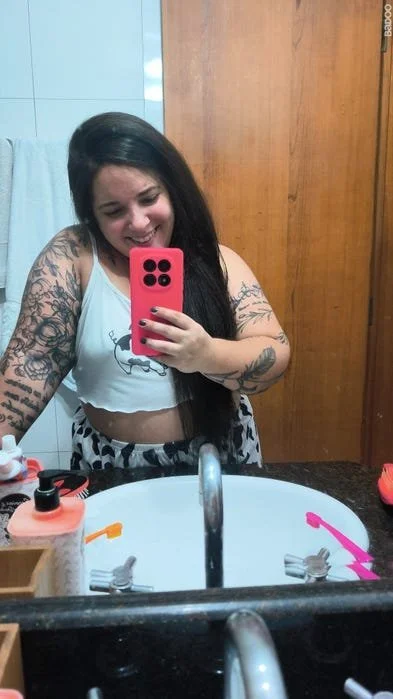 Coroa tatuada teve os nudes casados pelo namorado image 2