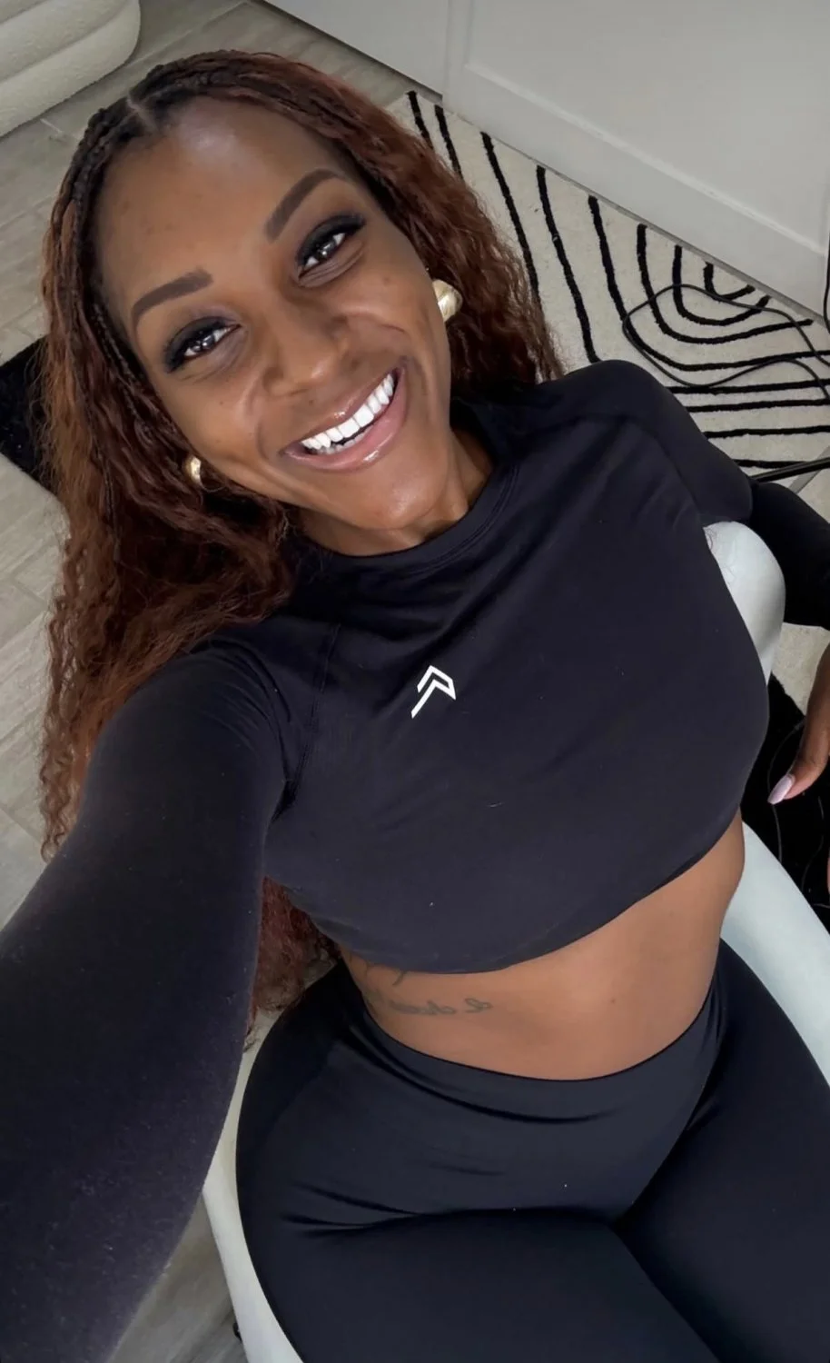Big booty African darkskin baddie image 11