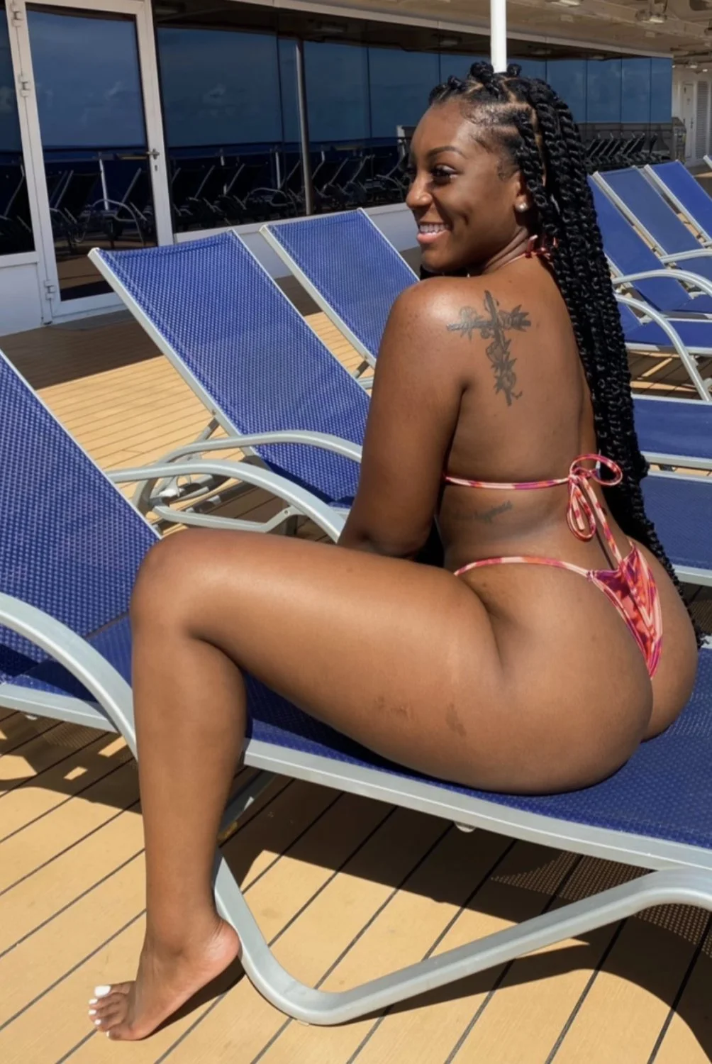 Big booty African darkskin baddie image 15