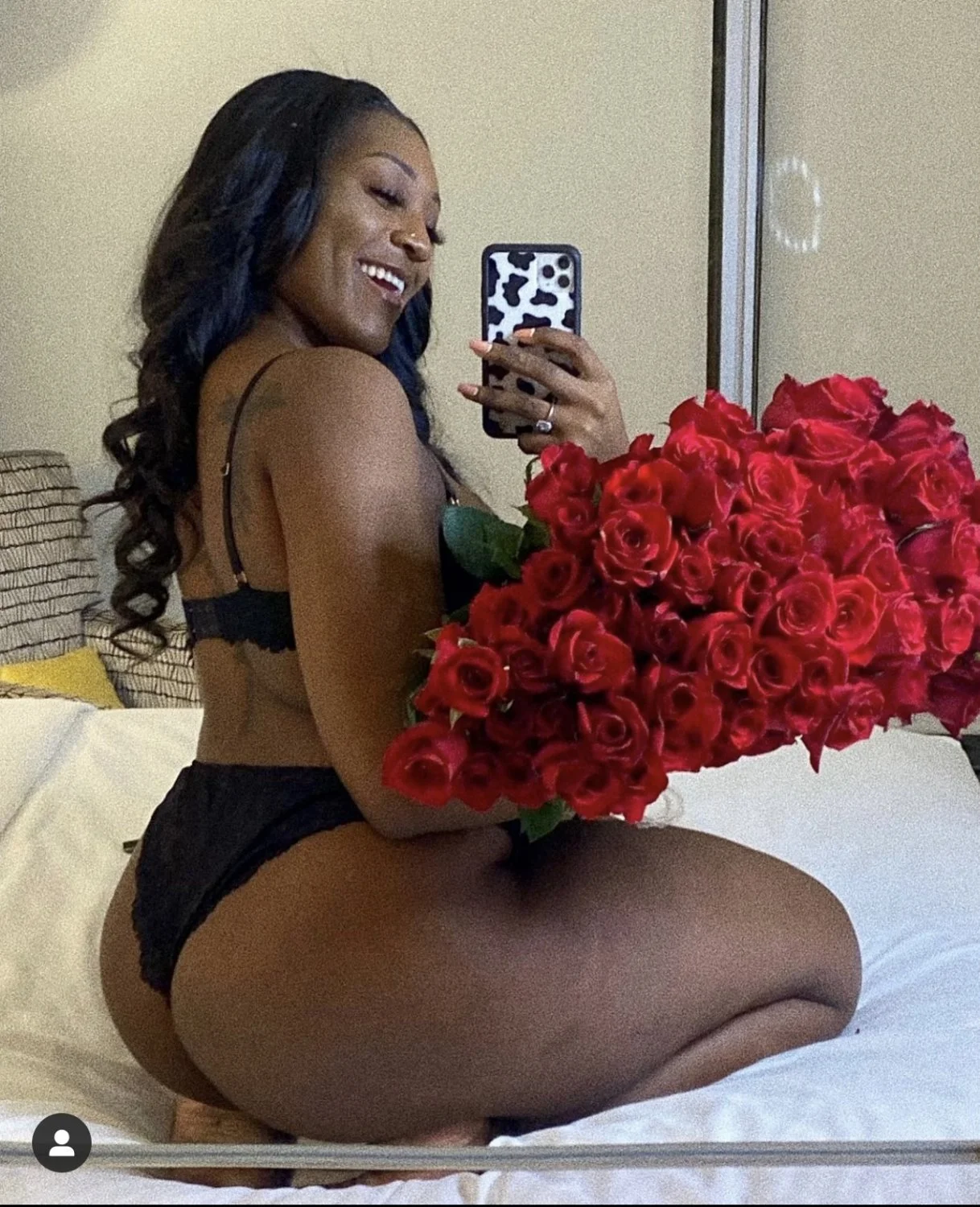 Big booty African darkskin baddie image 18