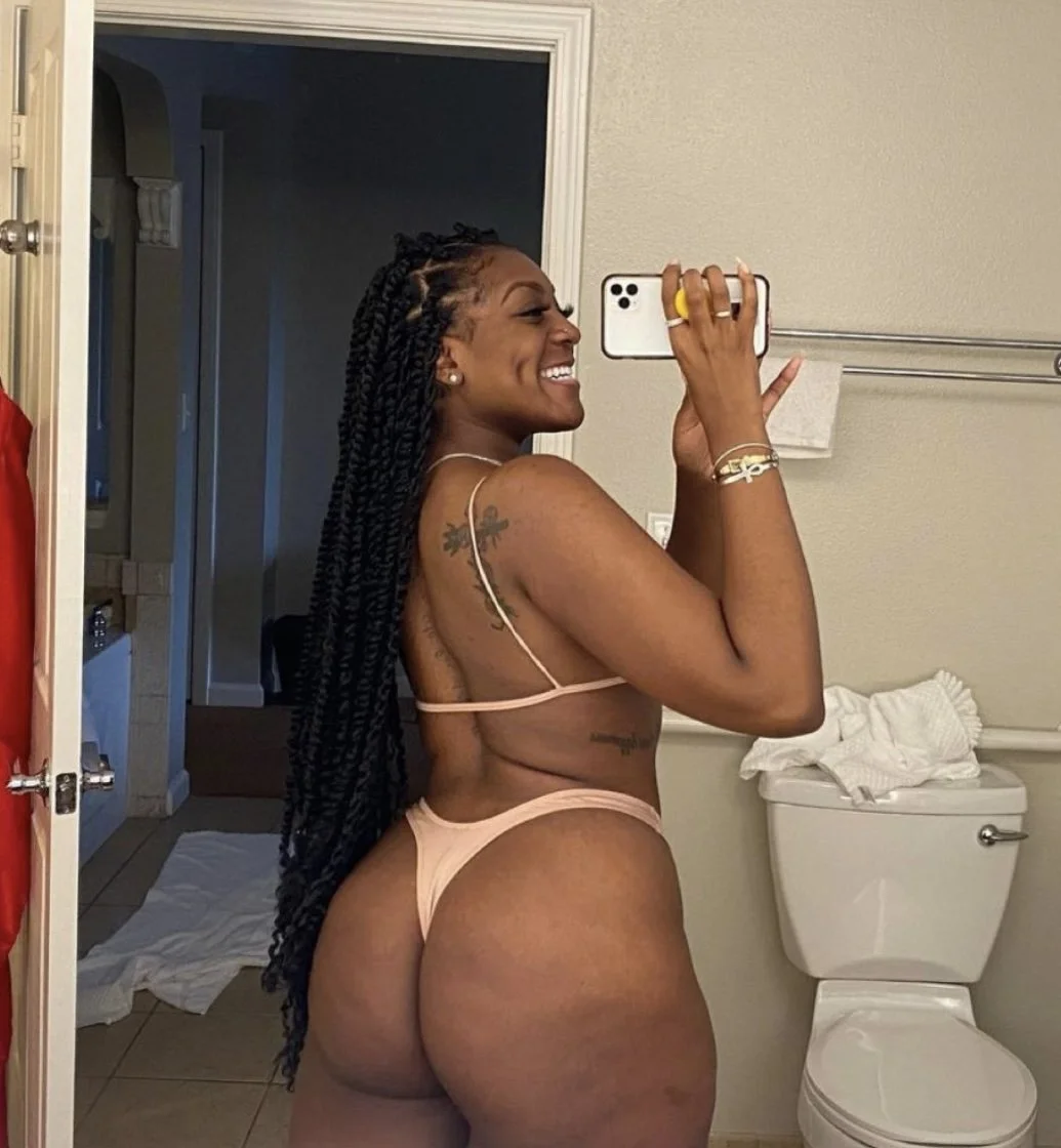 Big booty African darkskin baddie image 2