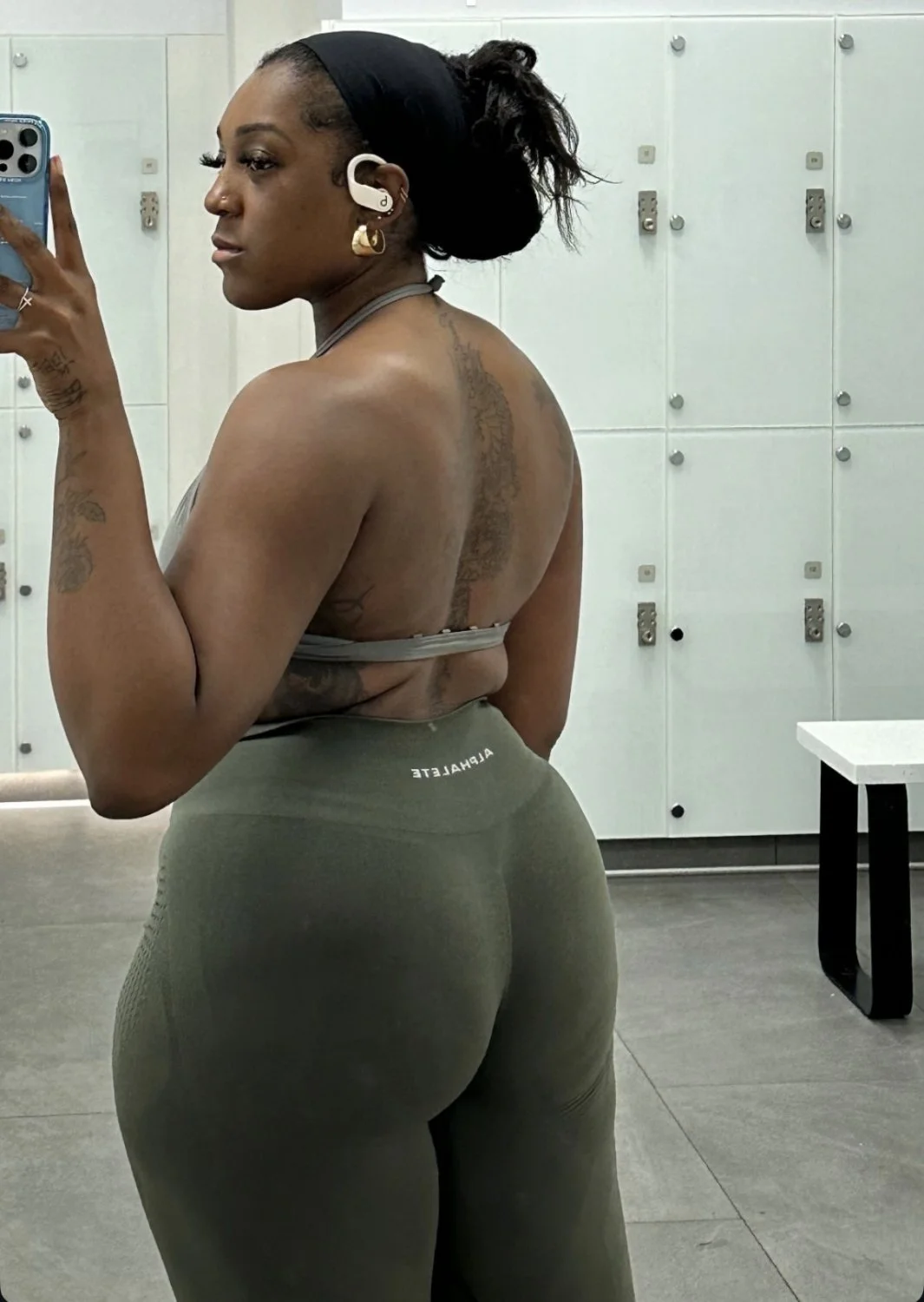 Big booty African darkskin baddie image 21