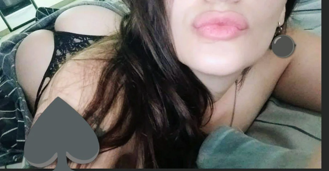 Teen cutie shows off her tits image 5